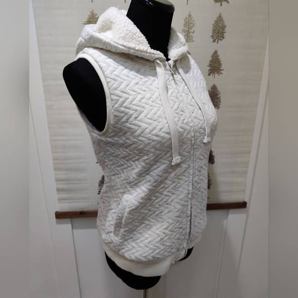 Merona Quilted Faux Fur Lined Vest - XS - Picture 3 of 10